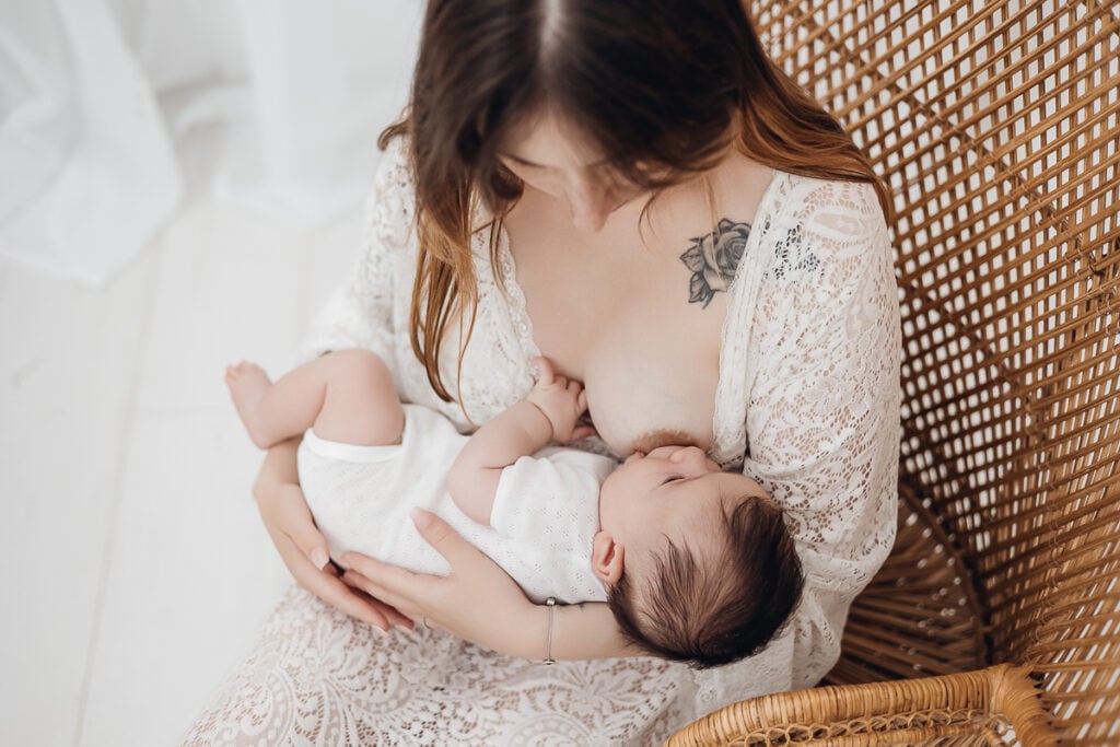 Photo allaitement Photographe bébé puteaux