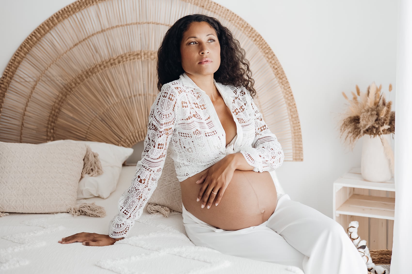 Séance photo grossesse : faut-il être photogénique pour se sentir belle ?