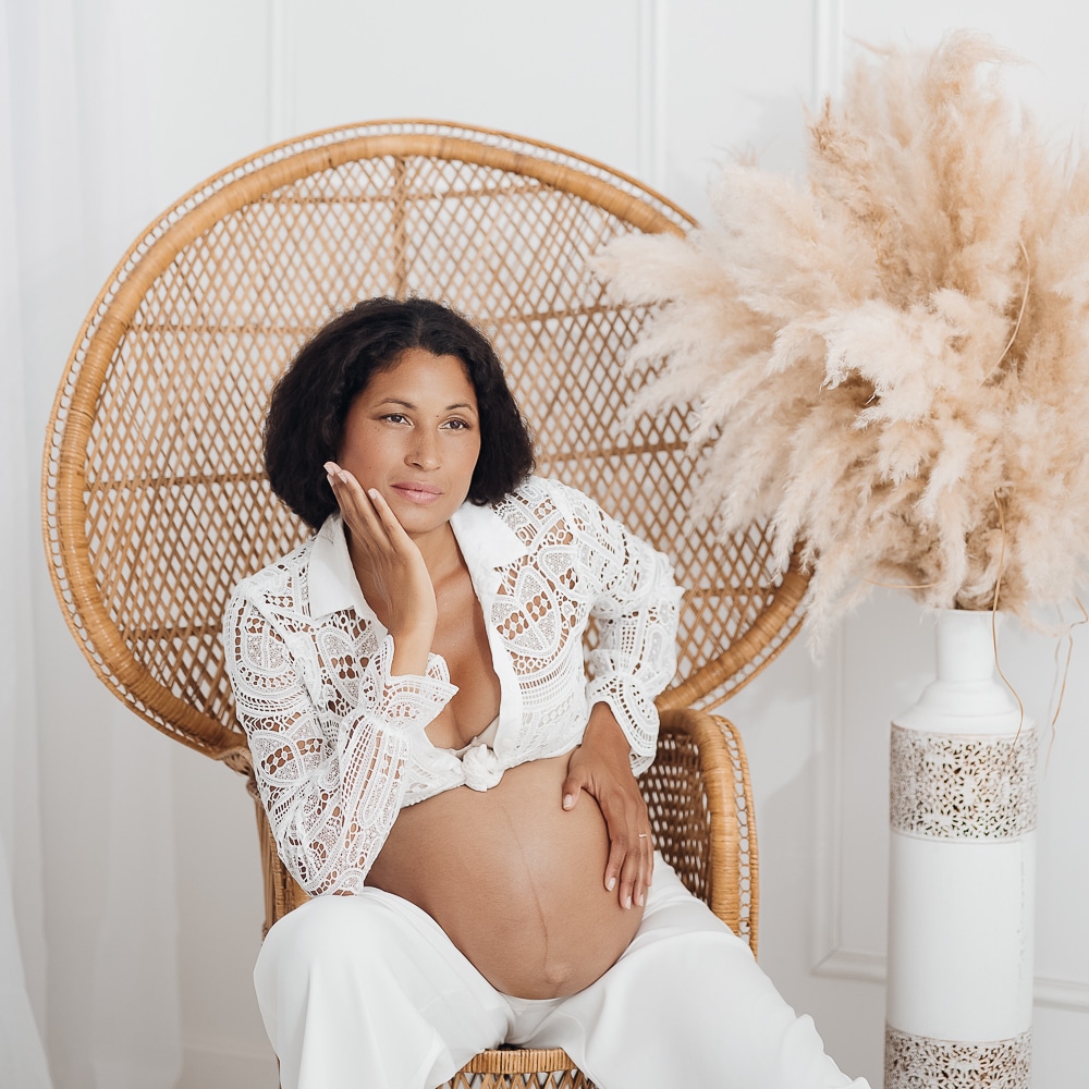 Séance photo grossesse en studio à Paris