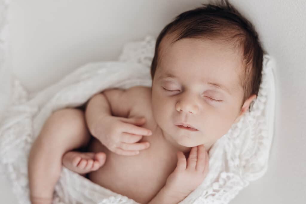 Poses séance photo nouveau-né : ce qui est possible ?